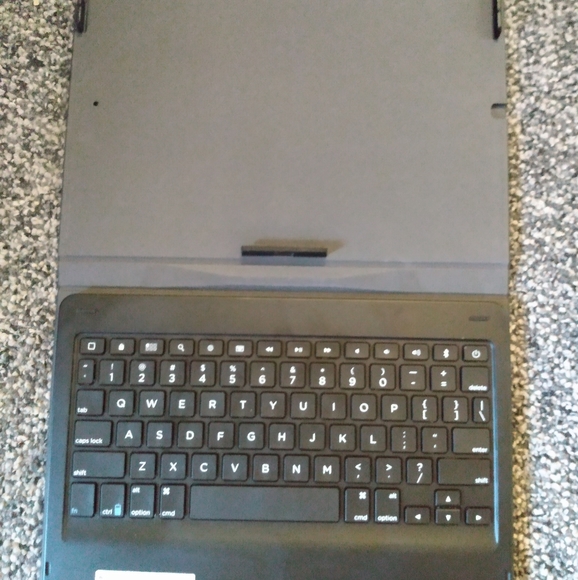 Zagg Case with Keyboard for Ipad Air 4 and 5 - Picture 2 of 6